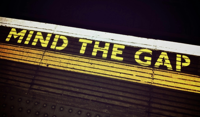 Mind the gap sign on London underground platform